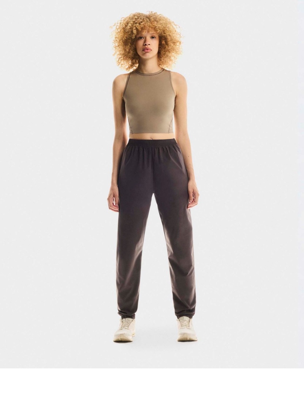 On Cloud Women’s Focus Joggers in Pebble
